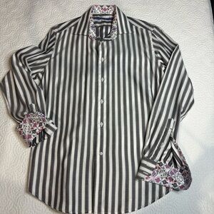 Robert Graham Men's Shirt with Grey and White Stripes size M